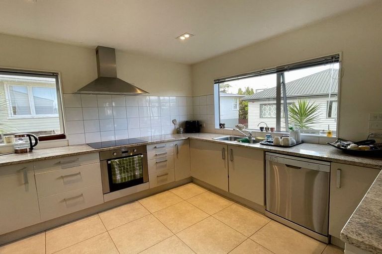 Photo of property in 121a Bruce Road, Glenfield, Auckland, 0629