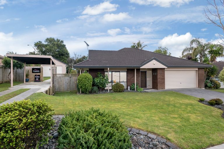 Photo of property in 11 Woodview Rise, Botany Downs, Auckland, 2010