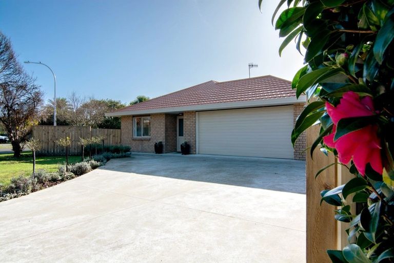 Photo of property in 1 Leigh Place, Paraparaumu Beach, Paraparaumu, 5032