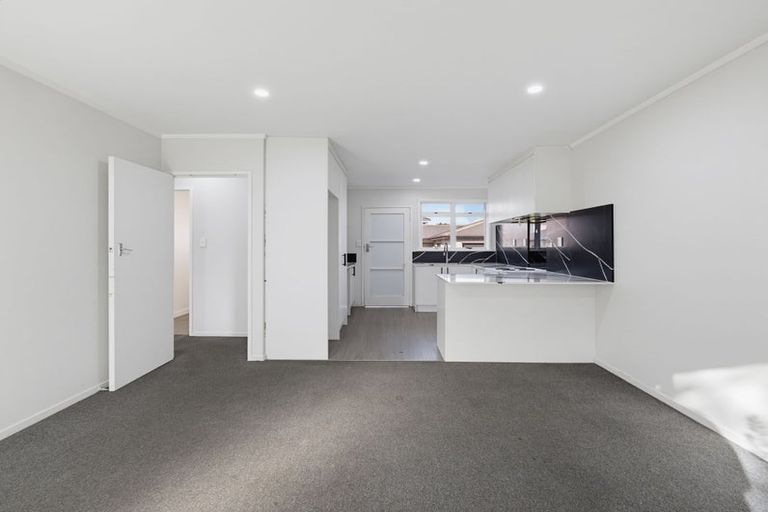 Photo of property in 2/24a Vine Street, Mangere East, Auckland, 2024