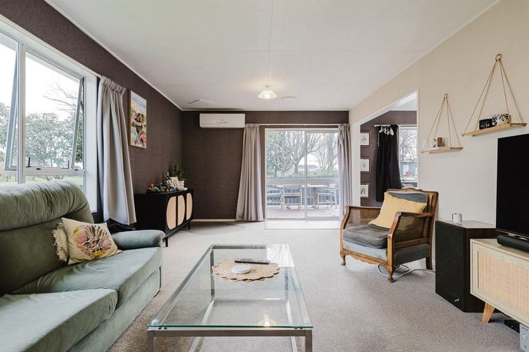 Photo of property in 15 Racecourse Road, Awapuni, Palmerston North, 4412