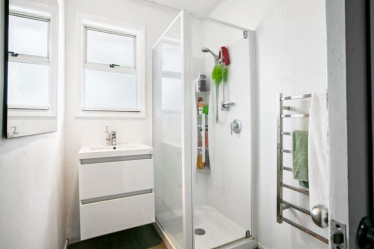 Photo of property in 12 Tamariki Avenue, Kelston, Auckland, 0602