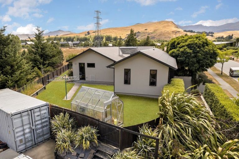 Photo of property in 38 Rere Road, Lake Hayes, Queenstown, 9304