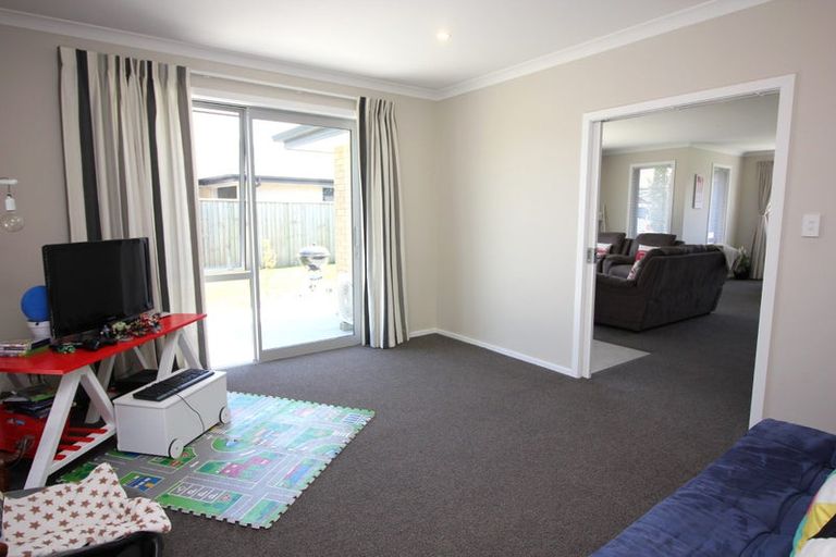 Photo of property in 5 Loeb Place, Rolleston, 7614