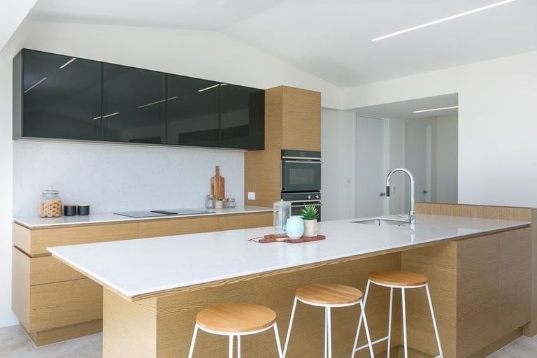 Photo of property in 16 Hine Street, New Plymouth, 4310