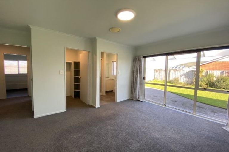Photo of property in 165 Heta Road, Highlands Park, New Plymouth, 4312