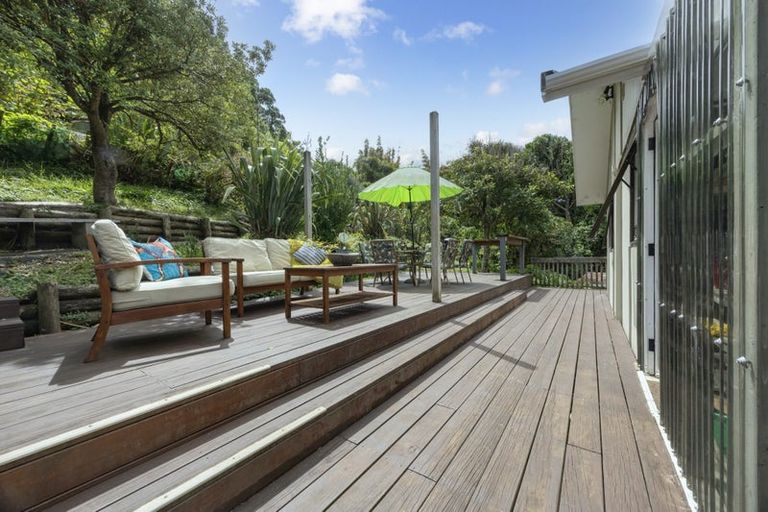 Photo of property in 24 Seaview Road, Piha, New Lynn, 0772