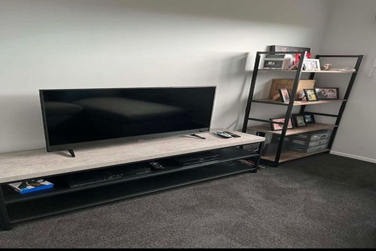 Photo of property in 6 Madeira Close, Whitby, Porirua, 5024