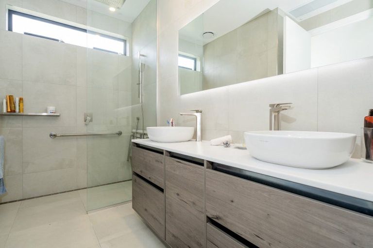 Photo of property in 33 Awatea Drive, Whitianga, 3510