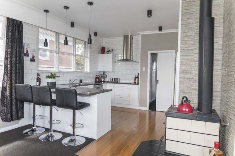 Photo of property in 18 Chamberlain Street, Dannevirke, 4930