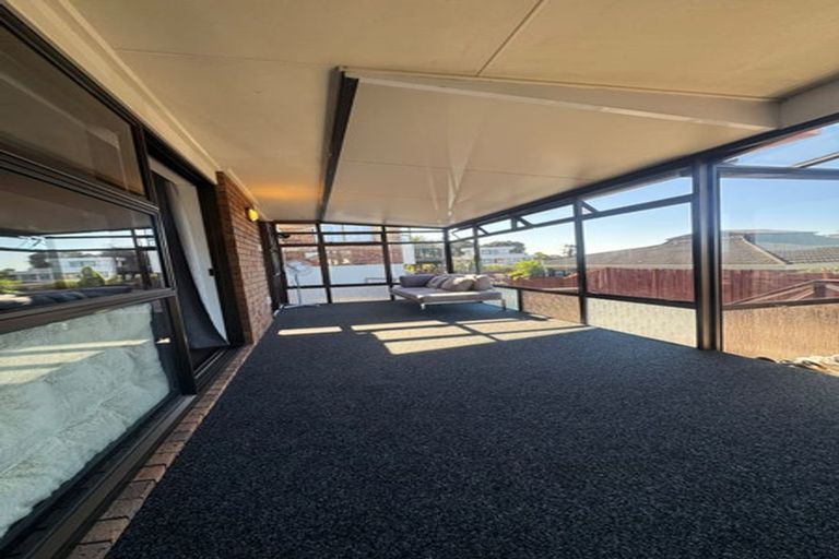 Photo of property in 2/21 White Heron Drive, Massey, Auckland, 0614