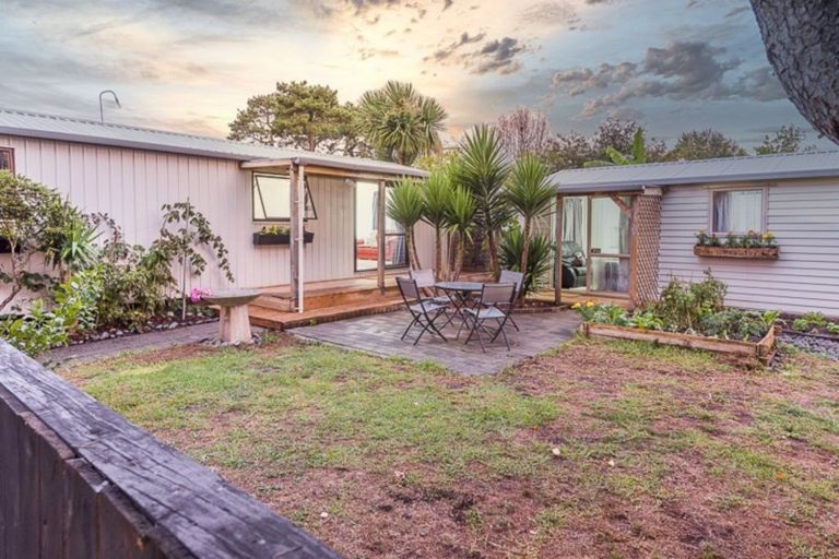 Photo of property in 526a Swanson Road, Ranui, Auckland, 0612