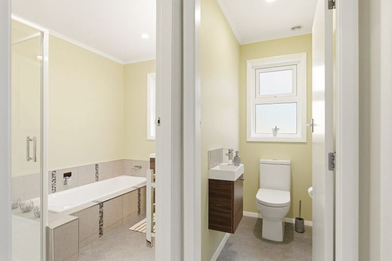 Photo of property in 72 Redwood Avenue, Tawa, Wellington, 5028