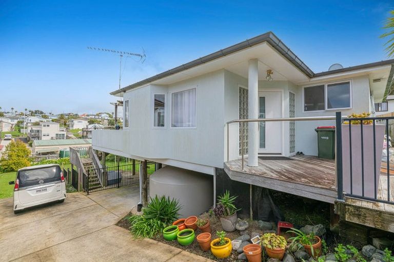 Photo of property in 11 Zita Avenue, Matakatia, Whangaparaoa, 0930