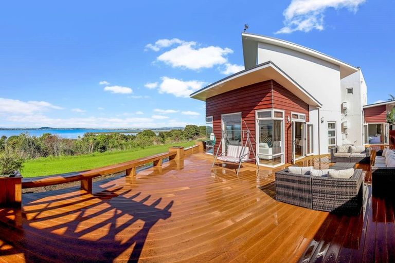 Photo of property in 51 Harbour View Road, Te Atatu Peninsula, Auckland, 0610