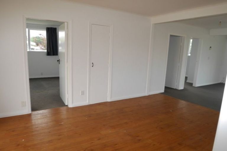 Photo of property in 17 Hemara Street, Waikanae Beach, Waikanae, 5036
