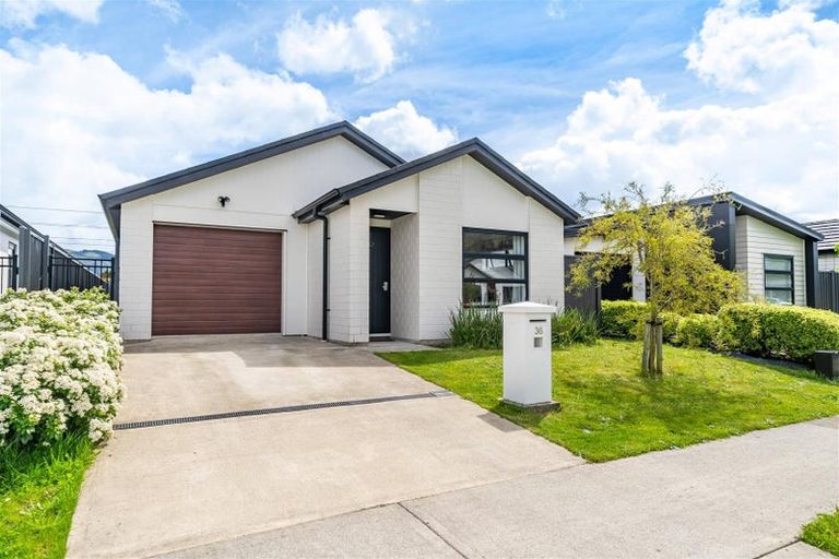 Photo of property in 36 Te Kaeaea Crescent, Wallaceville, Upper Hutt, 5018