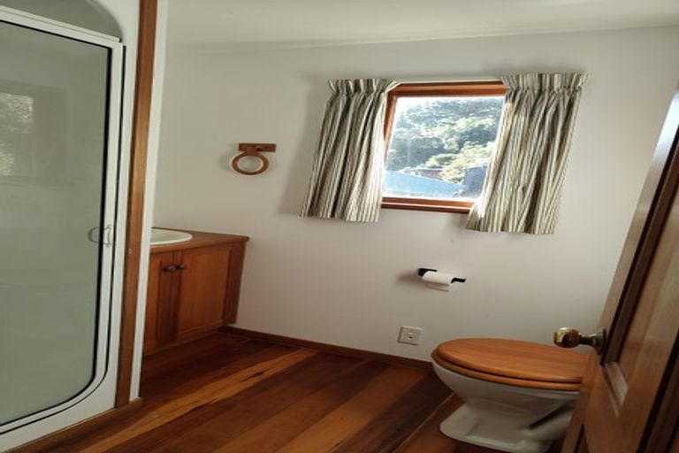 Photo of property in 43 Totara Street, Eastbourne, Lower Hutt, 5013