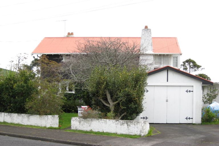 Photo of property in 24 Baring Terrace, Strandon, New Plymouth, 4312