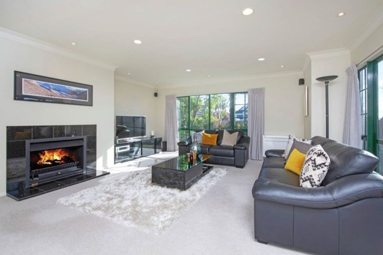 Photo of property in 2 Beach Road, Mellons Bay, Auckland, 2014