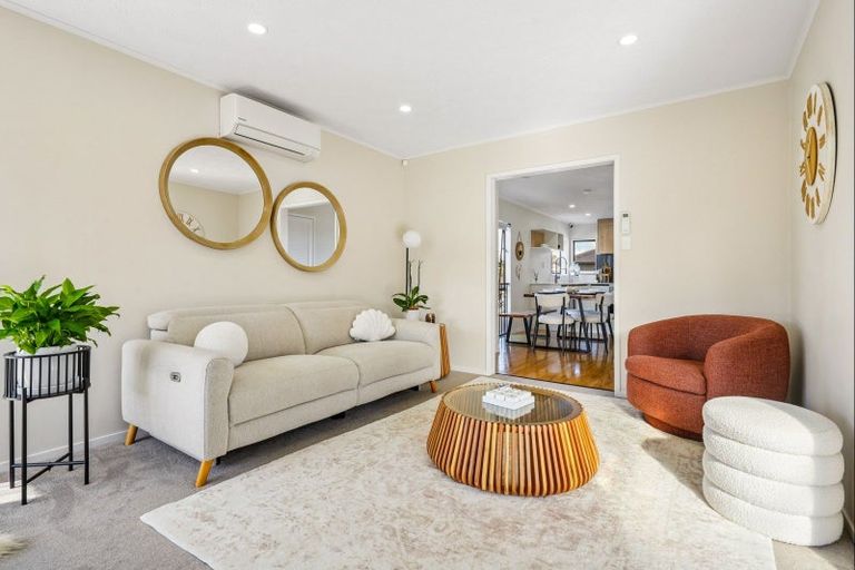 Photo of property in 43 Athena Drive, Totara Vale, Auckland, 0629