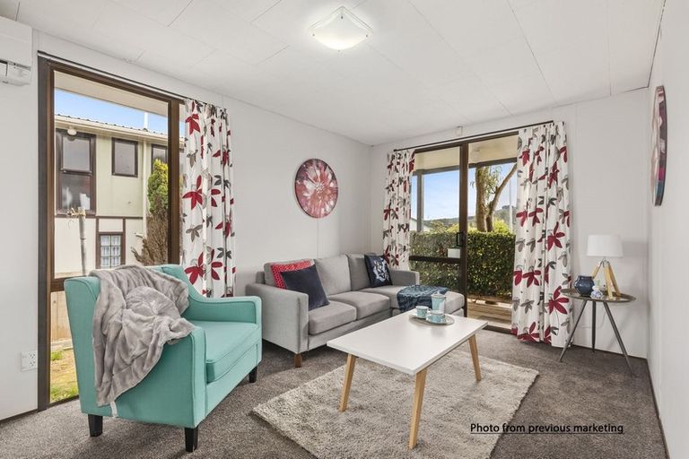 Photo of property in 2 Mcmanaway Grove, Stokes Valley, Lower Hutt, 5019