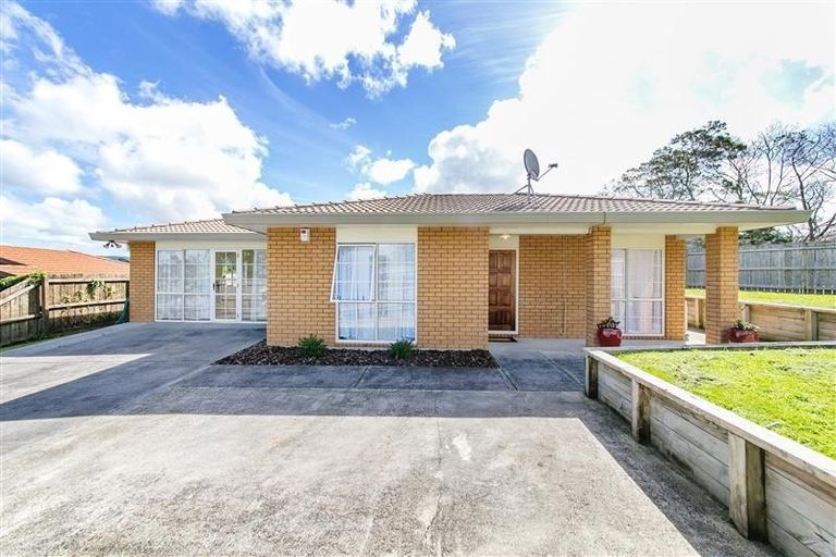Photo of property in 1 Jacinta Grove, Swanson, Auckland, 0612