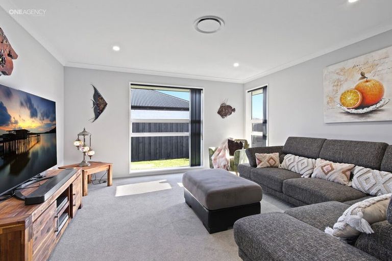 Photo of property in 14 Deans Place, Amberley, 7410