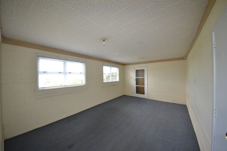 Photo of property in 27 Chivalry Road, Glenfield, Auckland, 0629