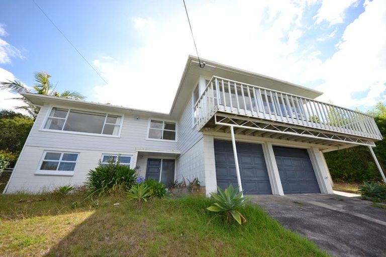 Photo of property in 27 Chivalry Road, Glenfield, Auckland, 0629