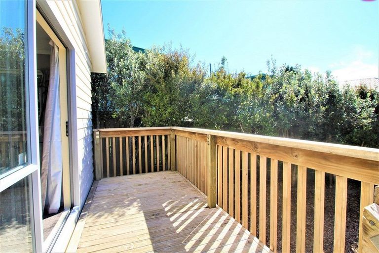 Photo of property in 2/344 Swanson Road, Ranui, Auckland, 0612