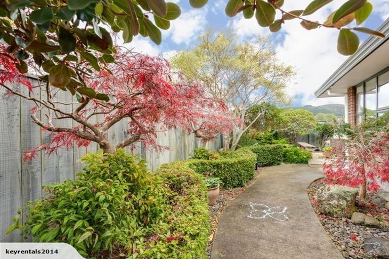 Photo of property in 2a Redwood Street, Elderslea, Upper Hutt, 5018