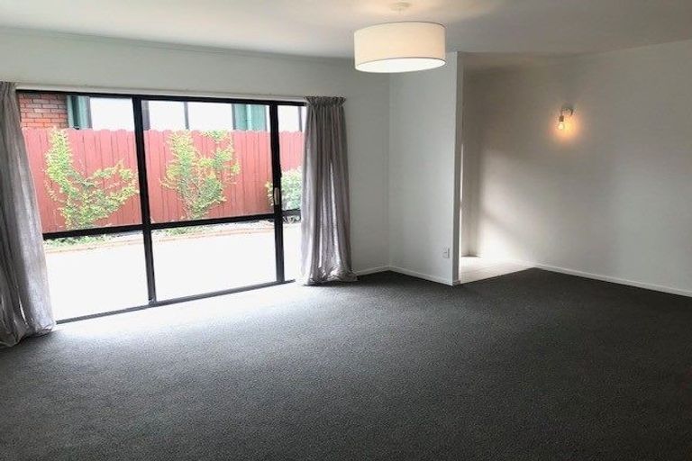 Photo of property in 2/98 Mirrabooka Avenue, Botany Downs, Auckland, 2010
