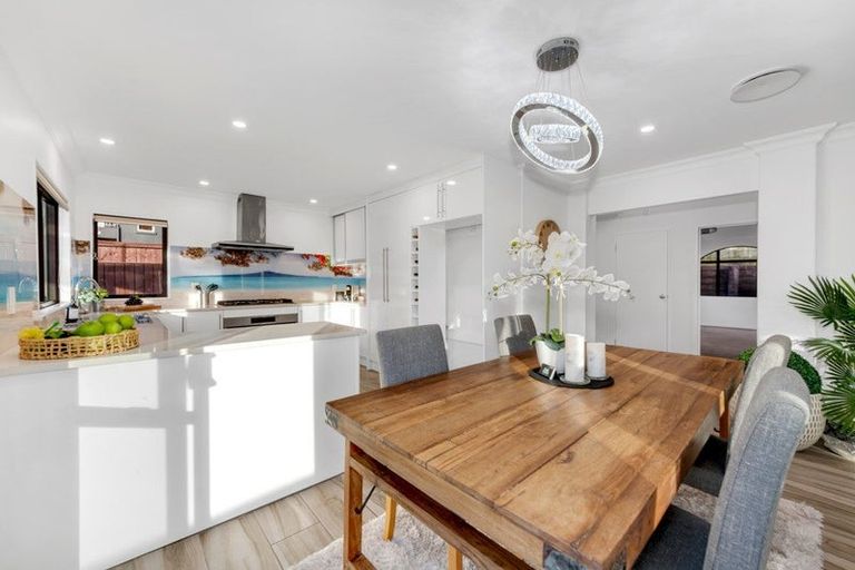 Photo of property in 97 Mt Lebanon Crescent, The Gardens, Auckland, 2105