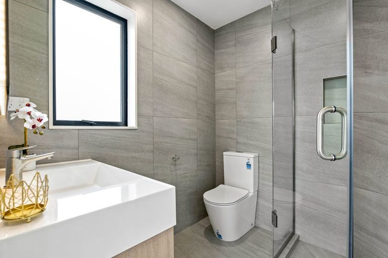 Photo of property in 49b Vera Road, Te Atatu South, Auckland, 0610