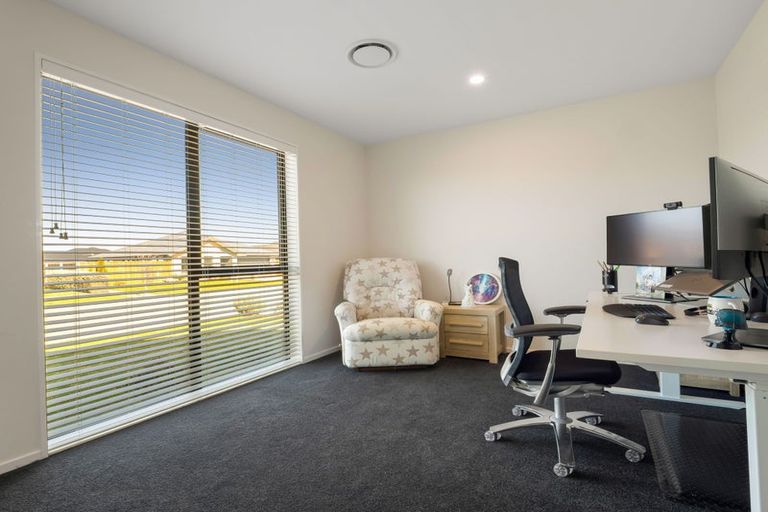 Photo of property in 5 Feather Place, Rolleston, 7615