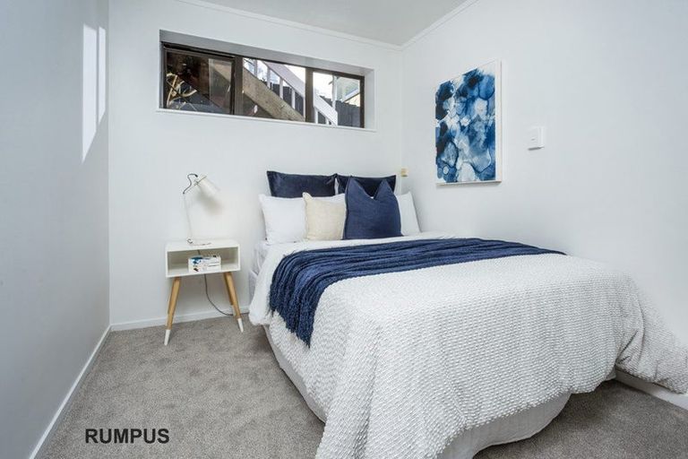 Photo of property in 2/17 Greenvalley Rise, Glenfield, Auckland, 0629