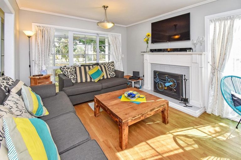 Photo of property in 1 Tington Avenue, Wattle Downs, Auckland, 2103