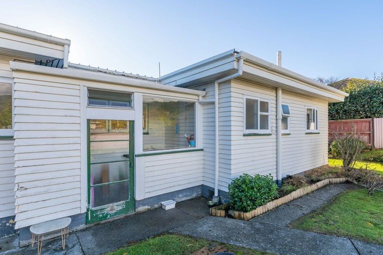 Photo of property in 22 Moana Road, Paraparaumu, 5032