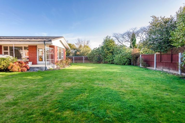 Photo of property in 12 Brackendale Place, Burnside, Christchurch, 8041