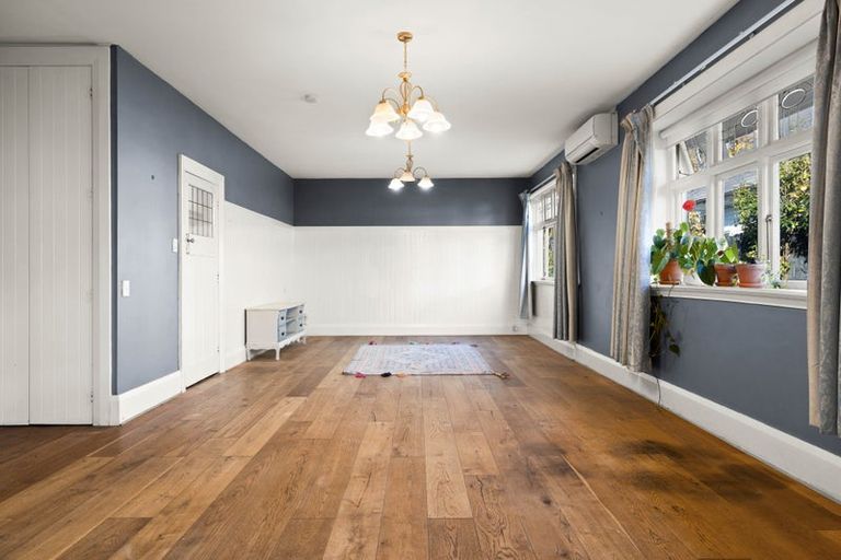 Photo of property in 243 Edgeware Road, Edgeware, Christchurch, 8013