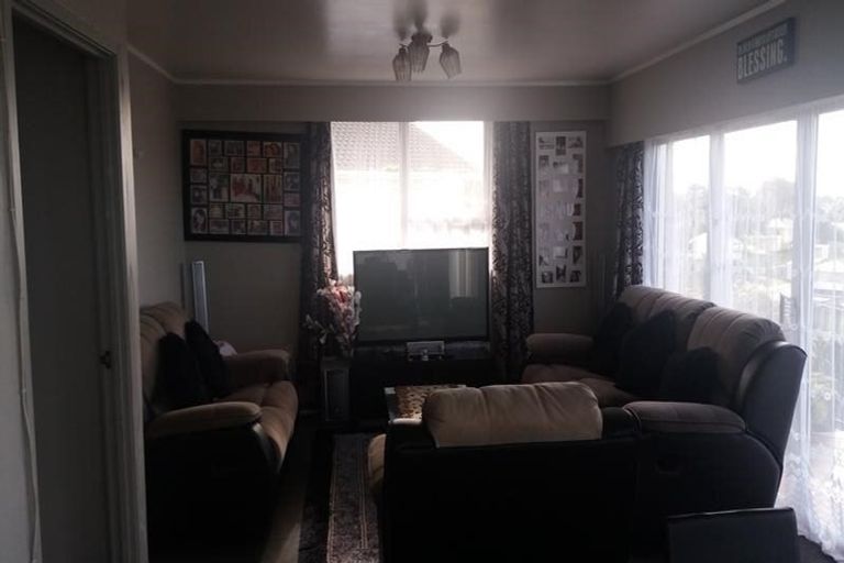 Photo of property in 143 Waimumu Road, Massey, Auckland, 0614