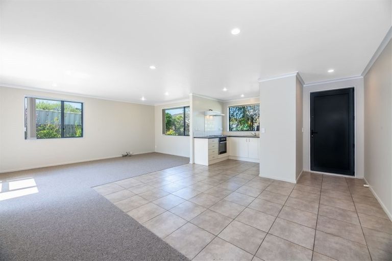 Photo of property in 30 Misty Valley Drive, Henderson, Auckland, 0612