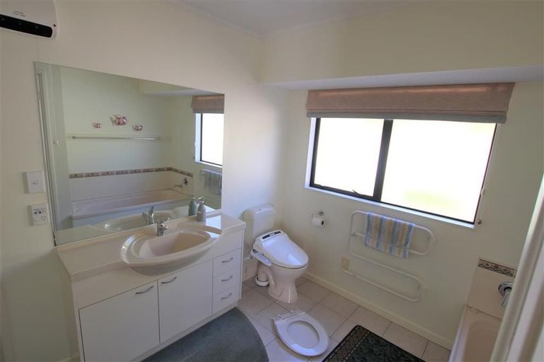Photo of property in 1/12 Beatrice Avenue, Hillcrest, Auckland, 0627