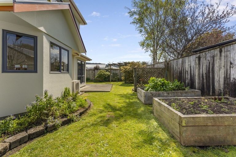 Photo of property in 22 Granville Street, Silverstream, Upper Hutt, 5019