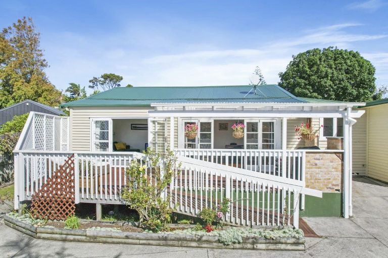 Photo of property in 17 Paramu Avenue, Birkdale, Auckland, 0626