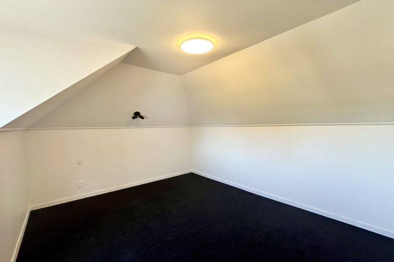 Photo of property in 2/5 Seacliffe Avenue, Belmont, Auckland, 0622