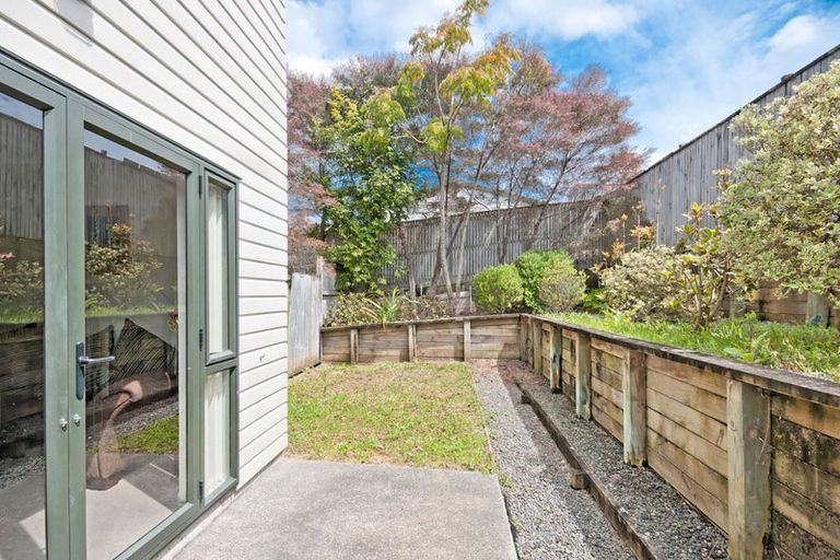Photo of property in 11 Barnea Circle, Glen Eden, Auckland, 0602
