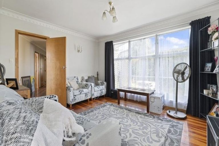 Photo of property in 27 Litten Road, Cockle Bay, Auckland, 2014