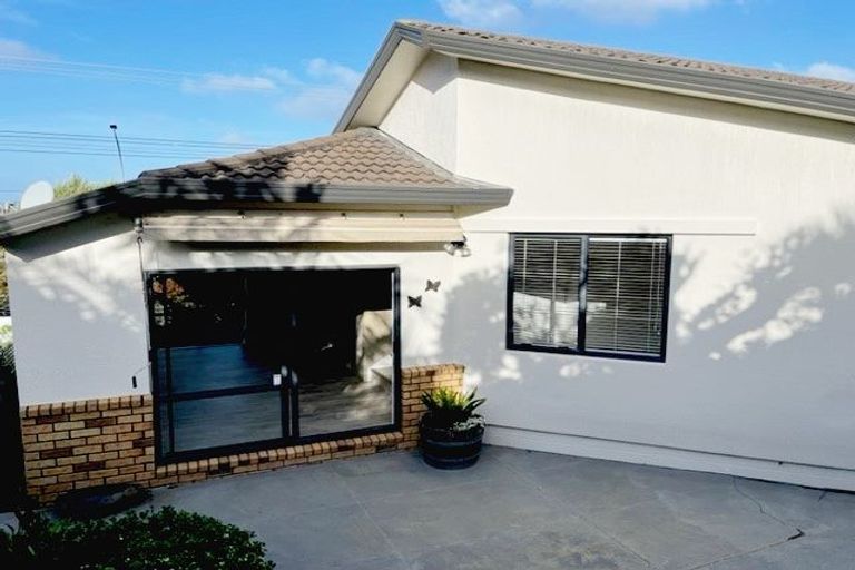 Photo of property in 2/32 Bevyn Street, Castor Bay, Auckland, 0620